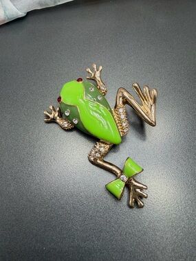 Vintage Green Enamel & Rhinestone Frog Brooch